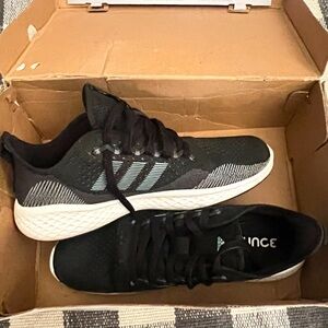 Women’s Adidas sz 11